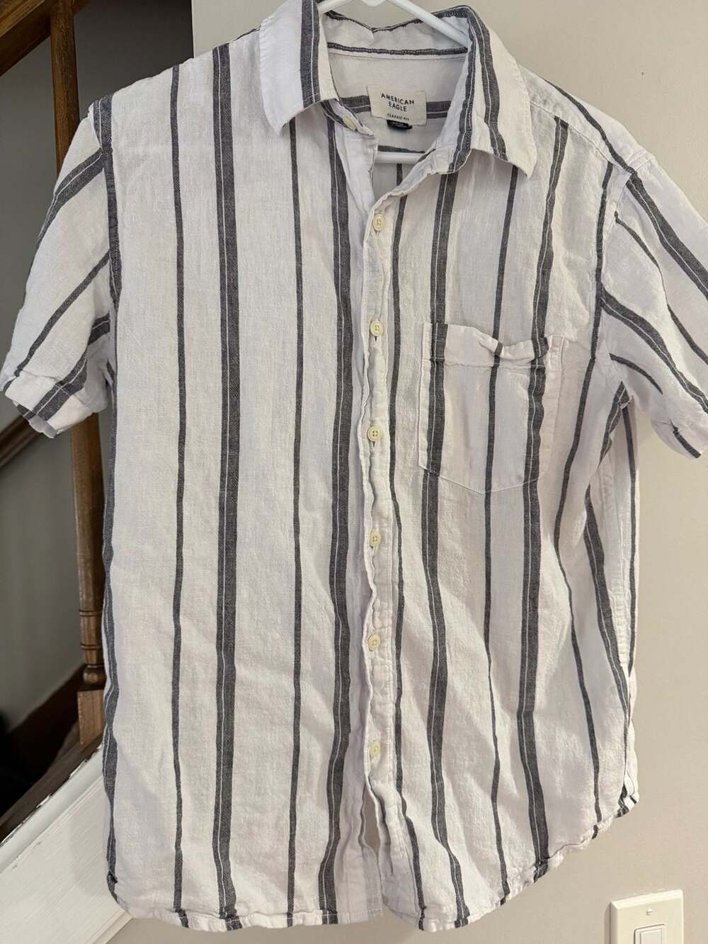 American Eagle Outfitters Classic Fit Button-Up Shirt Size S White Black